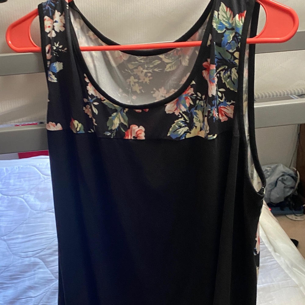 SHEIN Black Floral Tank Top